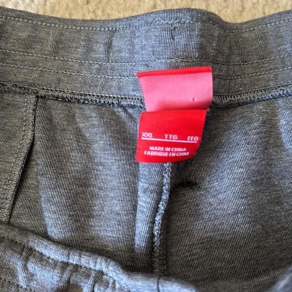 Men Nike tech shorts - Picture 2 of 3